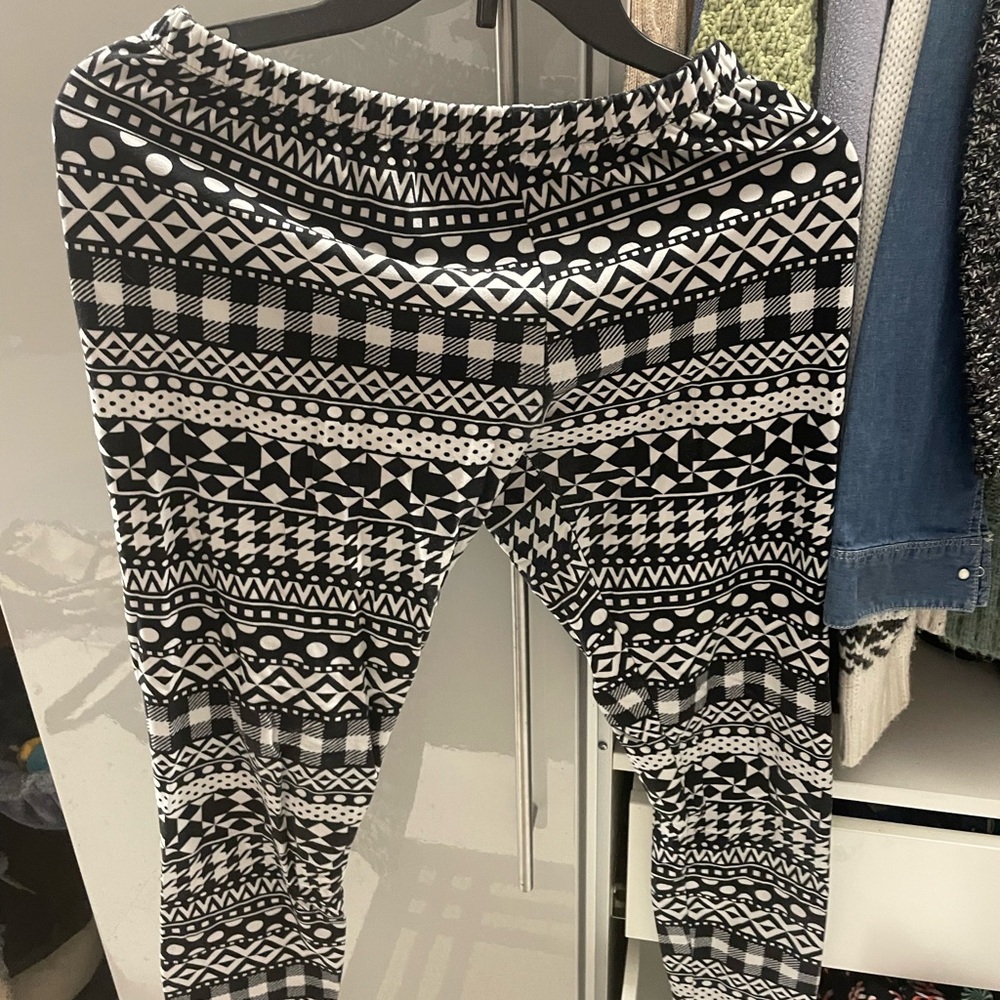 No Boundaries Monochrome Geometric Kids Leggings